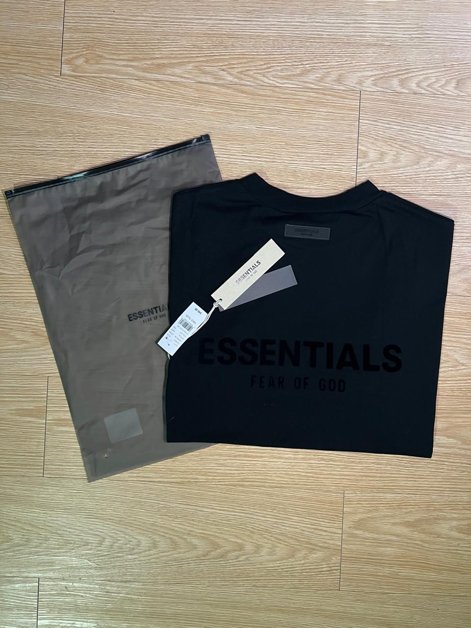 ESSENTIALS NEGRA