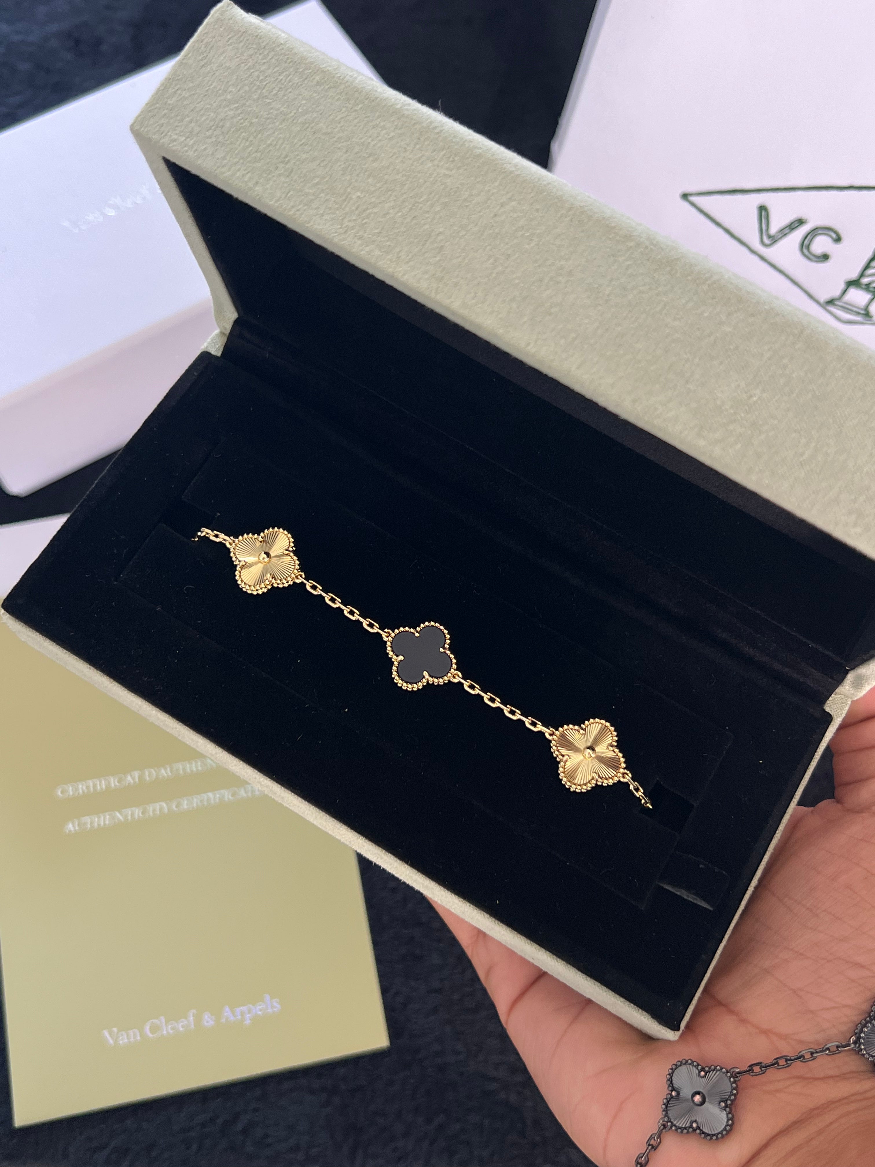 PULSO VCA ORO | NEGRO