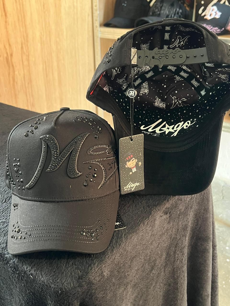 31 Hats Total Black