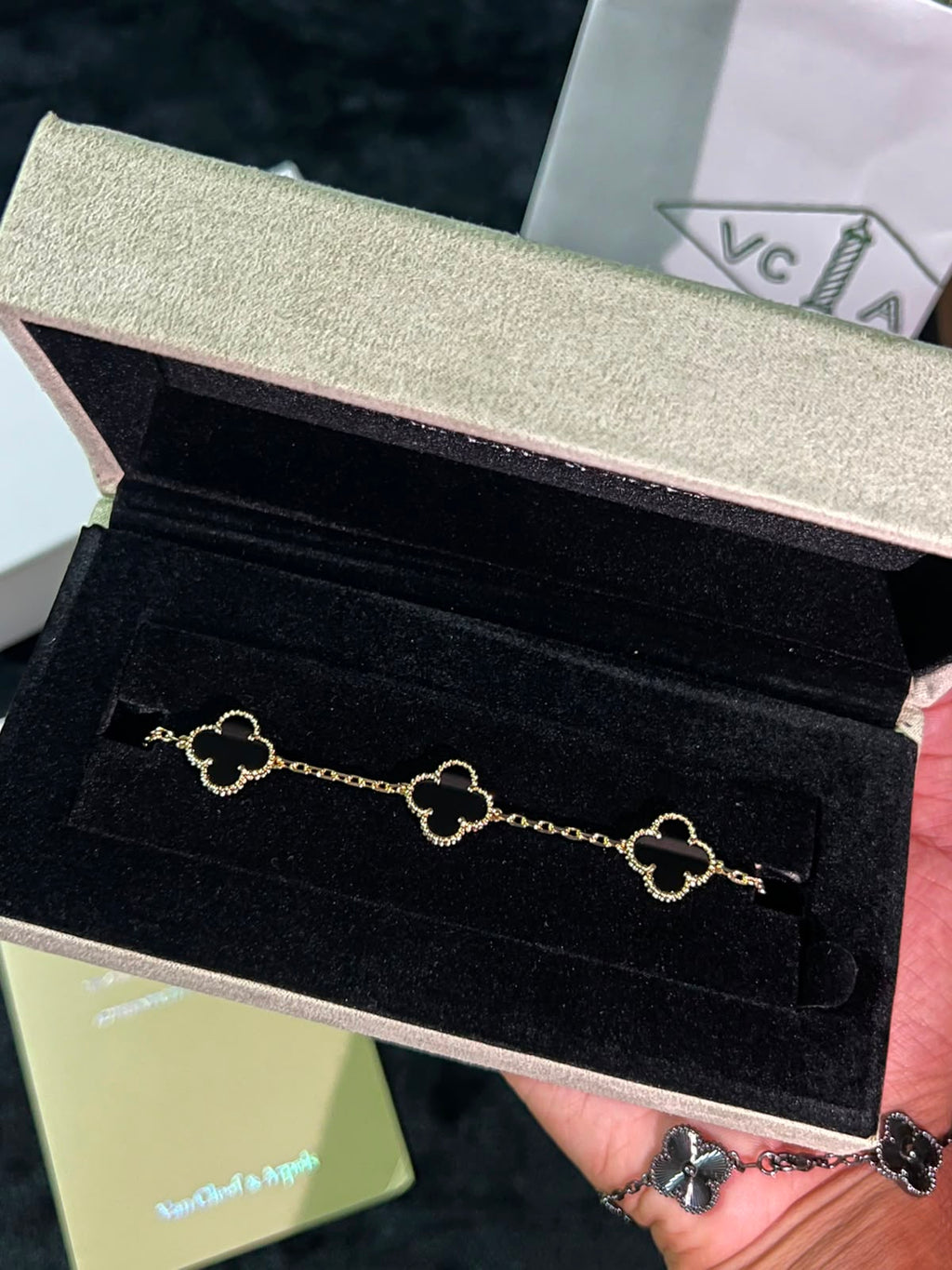 PULSO VCA ORO | NEGRO
